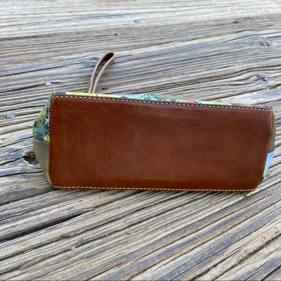 Designed in New York by Sharif Leather Floral Nature Scene Makeup Wristlet Bag - Picture 8 of 11